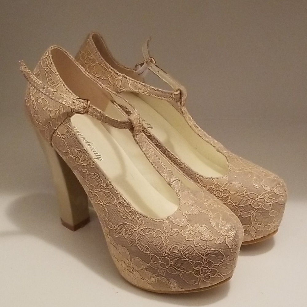 Lace patterned chunky heels